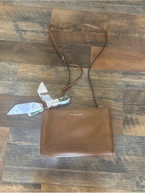 Michael Kors Jet Set Travel DBL Gusset Crossbody